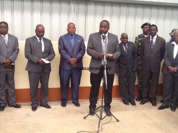 Inkosi Ya Makosi M'mbelwa Five speaking at Chinkhoma auction floors