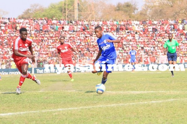 Isaac Kaliati posses the ball...Photo Jeromy Kadewere