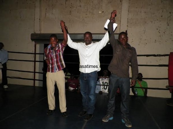 Its a draw- the two boxers upon being recalled into the ring after 2 hrs, Pic Alex Mwazalumo