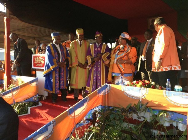 Pres. Banda in Nsanje with chiefs: Orders arrest on Chimombo