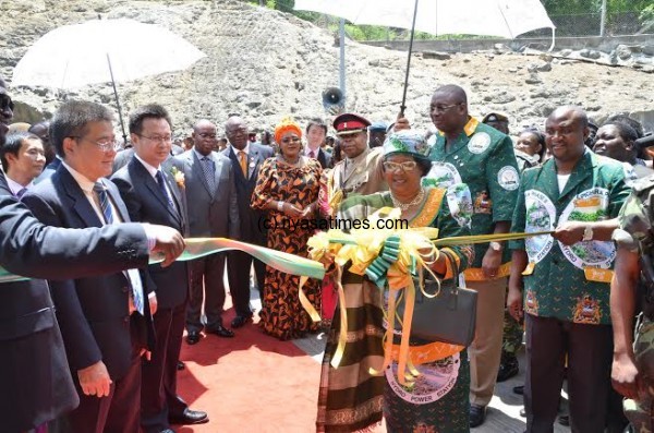 President Banda launching the new power plant