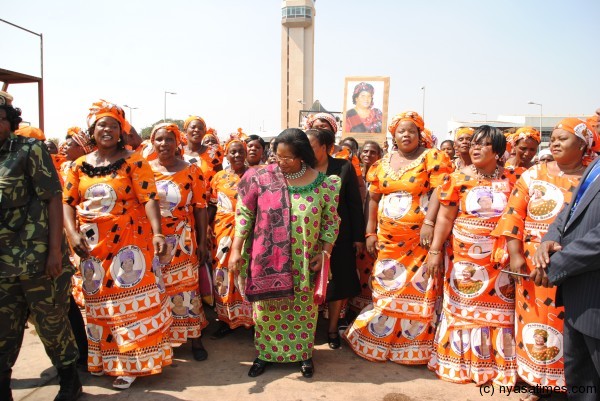 President Banda having a dance with ruling PP women before departure