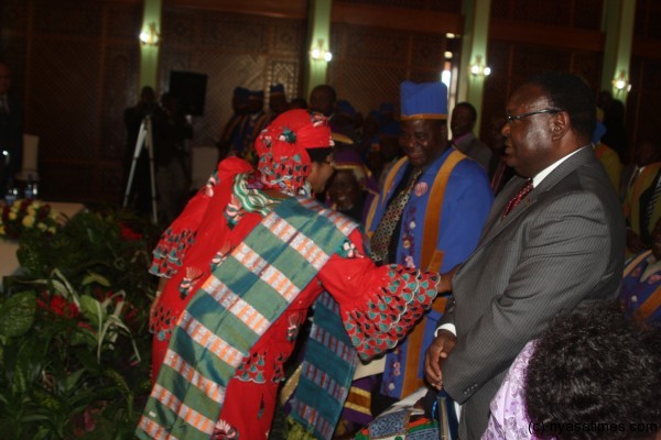 President Banda geeting chiefs she hosted at Sanjika Palace