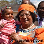 President Banda with a kid in Zimbabwe as Mugabe looks on