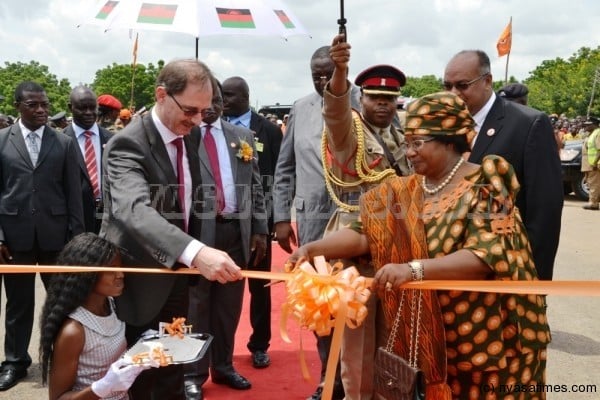 JB cuts the ribbon to symbolize the opening of the road