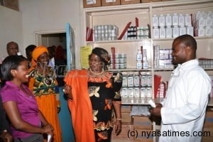 President Banda at  Mangochi hospital pharmacy