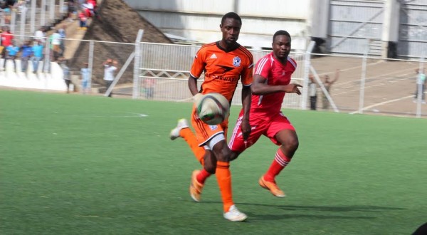 Jabulani Linje on the run with the ball...Photo By Be Forward Wanderers
