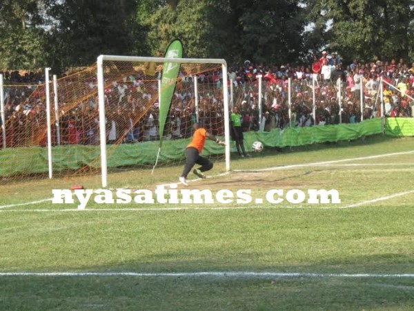 Jailos Kapalamula beaten by Fodya free-kick, Pic Alex Mwazalumo