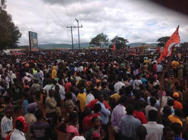Thousands of supporters cheered Joyce Banda at Jenda on Thursday on her way from the north to Lilongwe