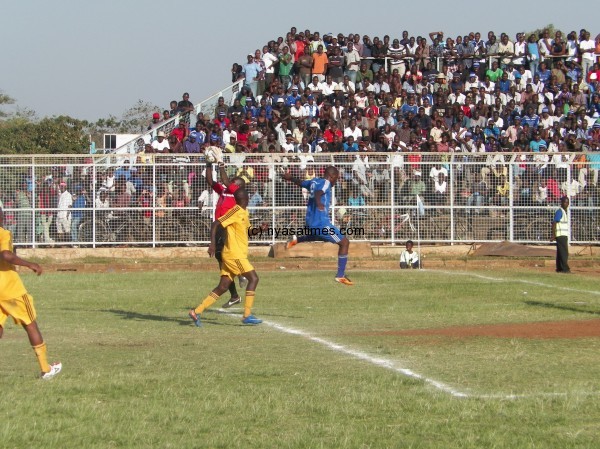 KB goalie Amunike Mhango quells a dangerous situation, Pic Leonard Sharra, Nyasa Times