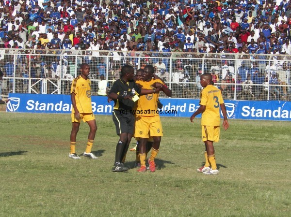 KB's Davie Banda protests as Ngulube pulls out a yellow card, Pic Leonard Sharra, Nyasa Times