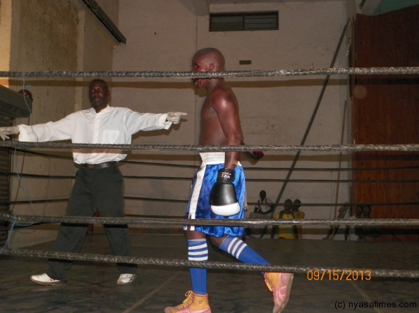 Kachiza with blood over his face during the bout against Aubrey Masamba, Pic Leonard Sharra, Nyasa Times