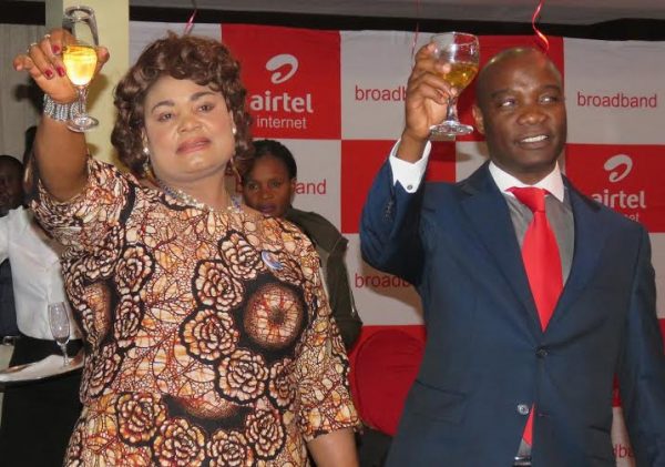 Kaliati and Kamoti Cheers for Airtel Broadband....Photo Jeromy Kadewere