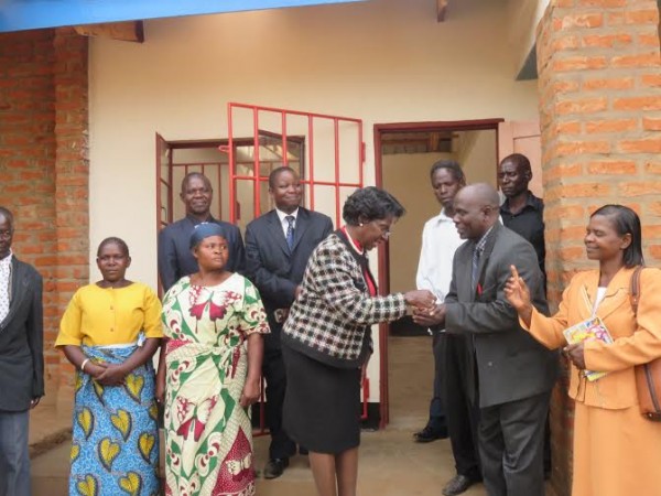 Kalinde hands over keys for the headmaster's office to Machili