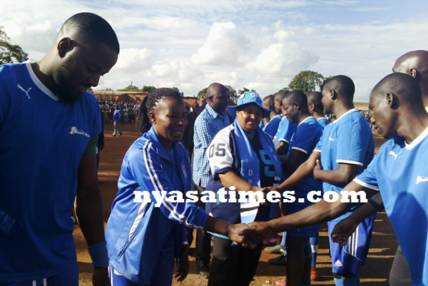Kalirani joined by sports minister Chiumia meeting the players