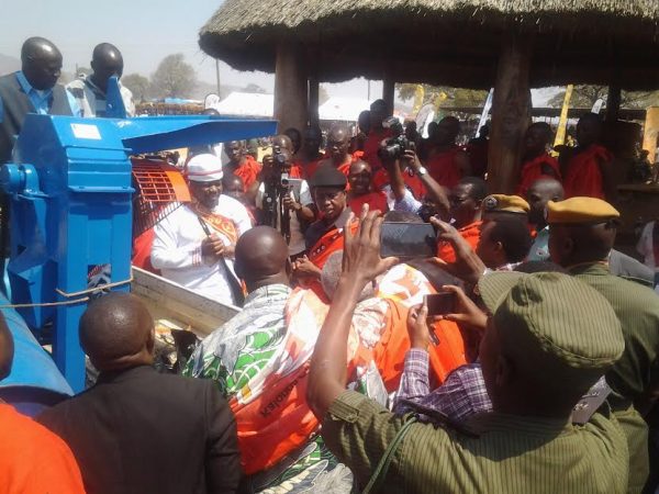 Kalonga receives maize meal gift from president of Zambia Edgar Lungu