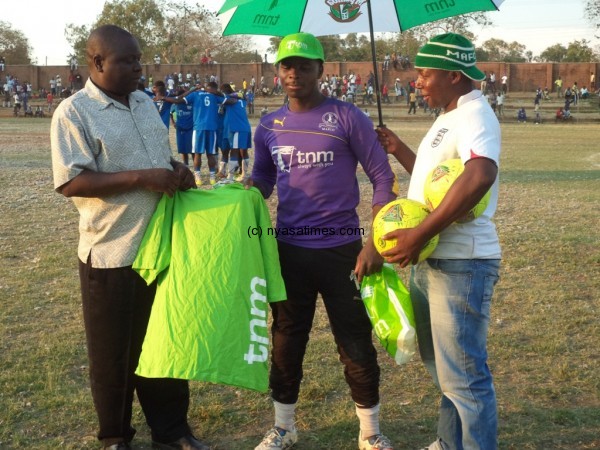 Kapalamula (C) receiving his man of the match prizes.  Photo by Elijah Phimbi, Nyasa Times