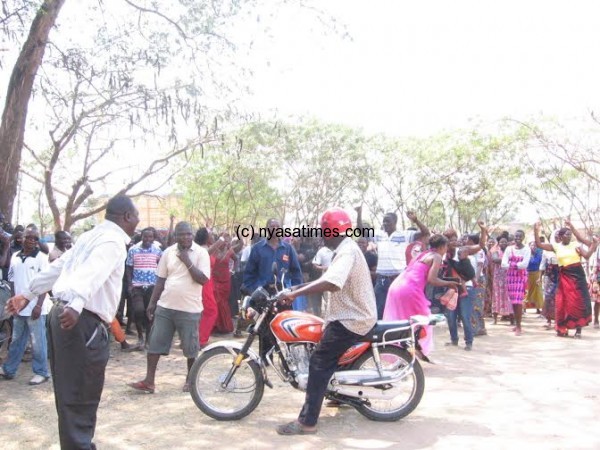 Karonga business persons hold demo against MRA