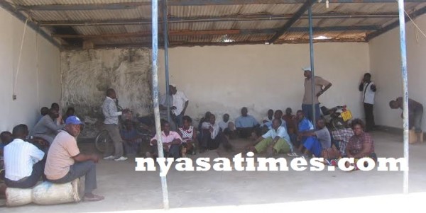 Karonga council strike workers at police station