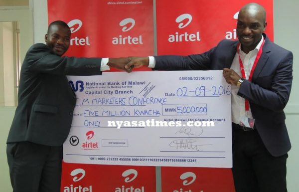 Kasambara presents Airtel cheque to CIM
