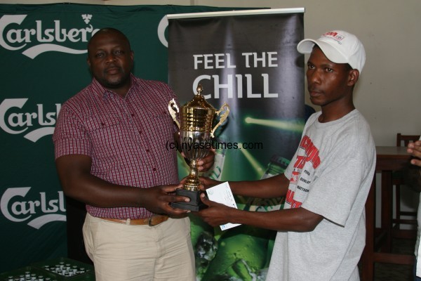 Kawamba presents the trophy to Chisambo 