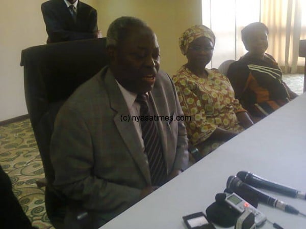 Kumuyi briefing the press in Lilongwe