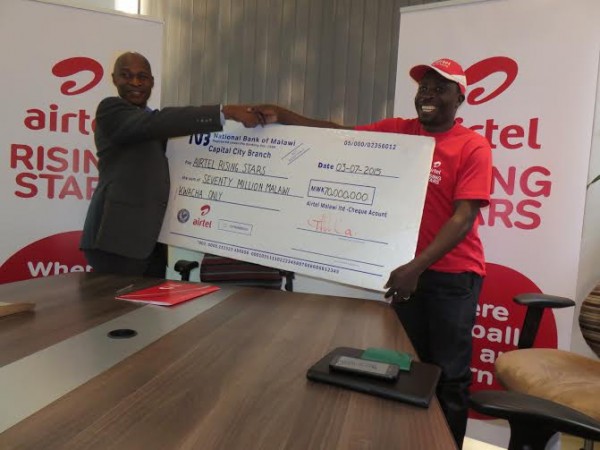 Kyumba presents the K70m dummy cheque to Malamula