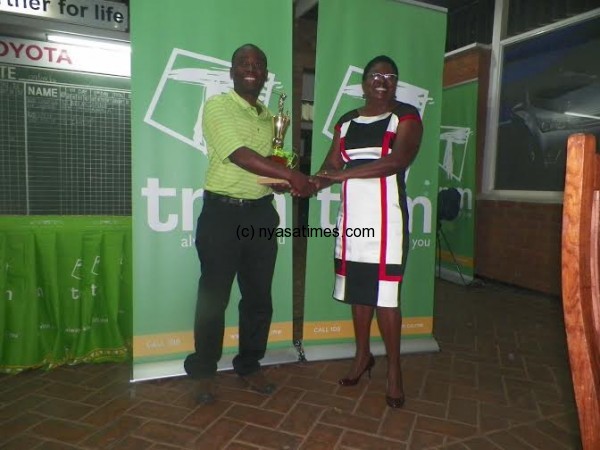 Ladies' champ Mina Mkandawire gets her trophy from TNM