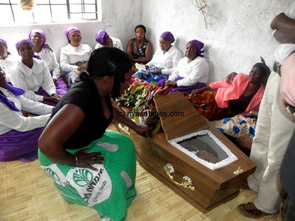 Late Patrick's sister breaks into tears as she views his body- Pic Lucky Mkandawire.