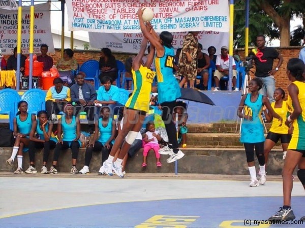 Lauren Ngwira fights the ball with Enelesi Mdezo....Photo Jeromy Kadewere