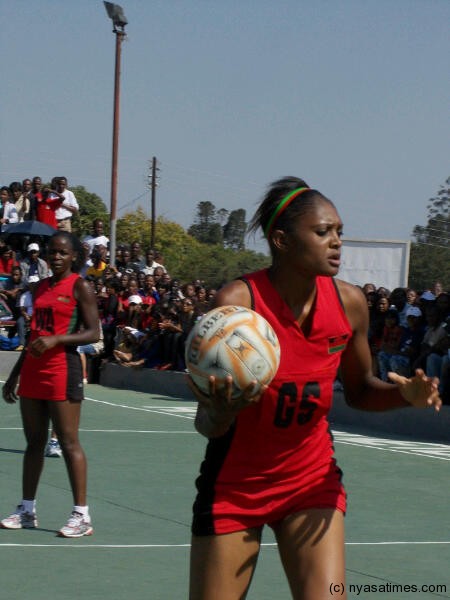 Lauren Ngwira was a marvel to scorch baskets....Photo Jeromy Kadewere