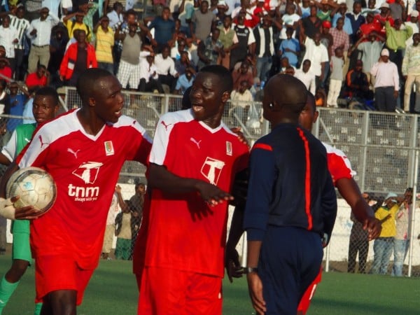 Loti-Chawinga-furiously charging at the-referee...Photo-Jeromy-Kadewere