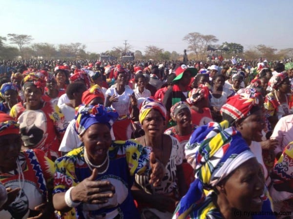 MCP mbumba danced to Chakwera for the first time in Kasungu  'mbe, mbe, kwacha'