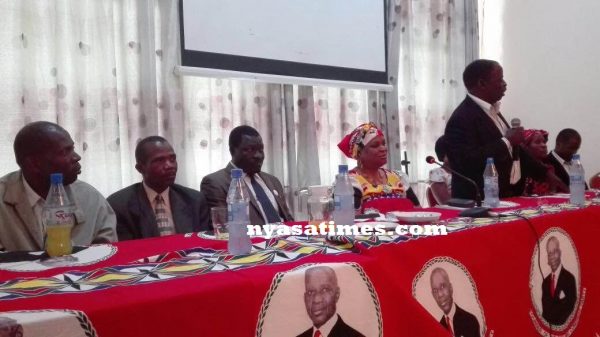 MCP rebels led by Chatinkha (seated) at news conference