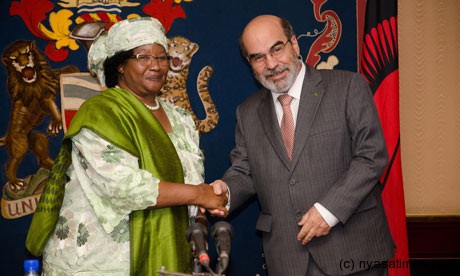 President Joyce Banda greets the Food and Agriculture Organisation director general, José Graziano da Silva, in Lilongwe, Malawi. Photograph: FAO