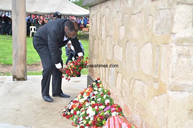 MP Henry Mussa of DPP laying his wreath