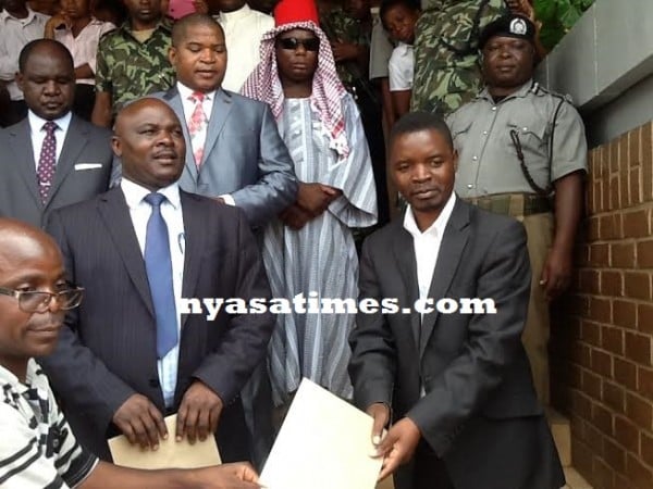 Mabvuto Bamusi receiving petition from Mandala