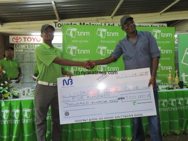 Makata presents K500,000 dummy cheque to Mkandawire