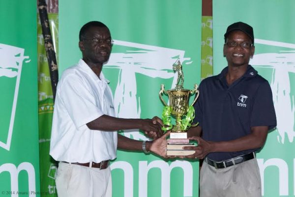 Makata (right) presenting the trophy and prizes to last year's winner of the Gymkhana Club tournament
