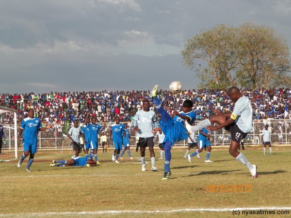Malata tackles Mpinganjira, Picture by Leonard Sharra, Nyasa Times