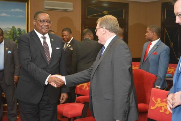 Malawi President Mutharika welcomes Scotish secretary Mundell at Kamuzu Palace