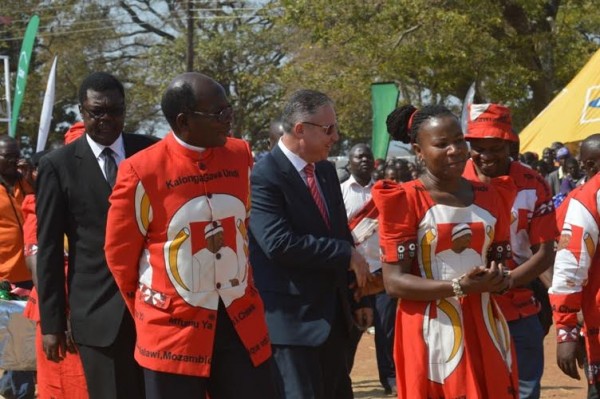 Malawi delegation walks to Kasusu to pay homage to Kalonga Gawa Undi-pic by Lisa Vintulla