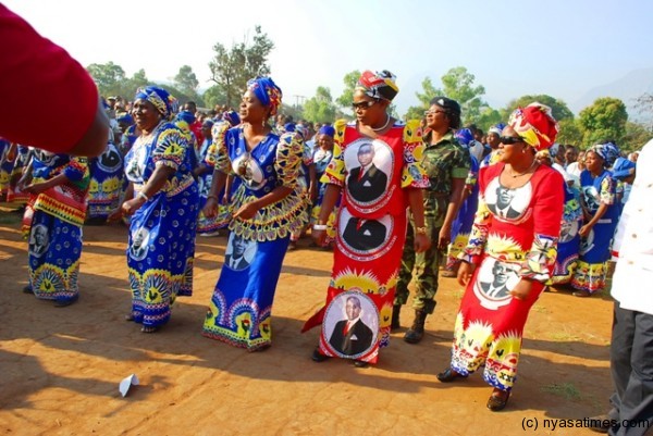 Mama centre dancing with mbumba