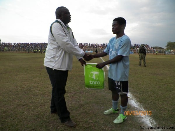 Man of the Match Green Harawa gets his award from Sulom's Charles Manyungwa.-Photo by Leonard Sharra, Nyasa Times