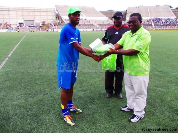 Manyozo receiving his man of the match award.