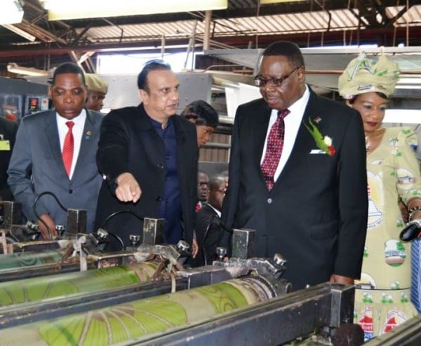 Mutharika (2R) being briefed on the new equipment by Latif (2L) as Minister of Trade and Industry Joseph Mwanamvekha (far left) and First Lady Gertrude Mutharika look on