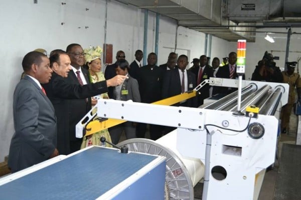 Mutharika (2R) being briefed on the new equipment by Latif (2L) as Minister of Trade and Industry Joseph Mwanamvekha (far left) 