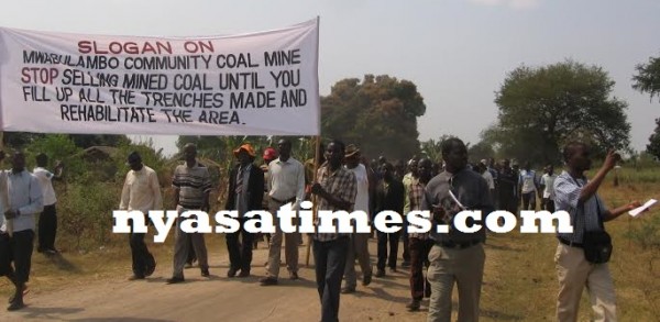 Marching protestors heading to coal mine- Photo by Tiwonge Kumwenda, Nyasa Times