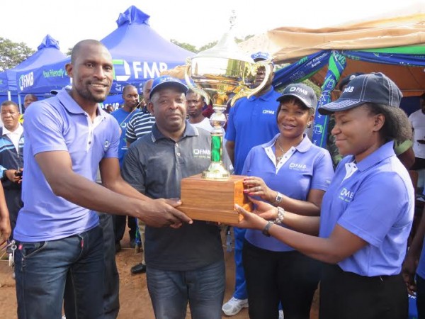 Mataka presents the trophy to Chiumia, football officials