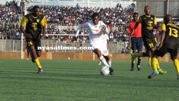Match action between Wanderers and KB .-Photo by Jeromy Kadewere, Nyasa Times
